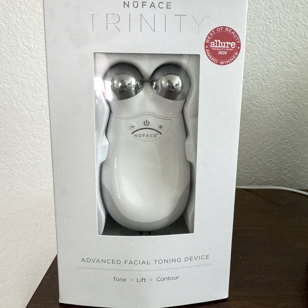 Like New  - NuFace Trinity (includes brand new bottle of activator gel)
